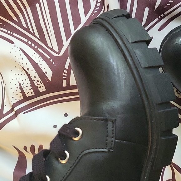 Boots - Picture 9 of 9